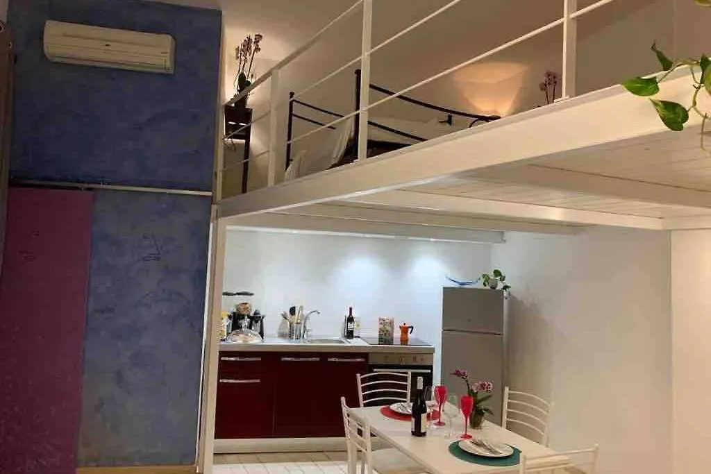 Small Mezzanine Apartment Colosseo Roma