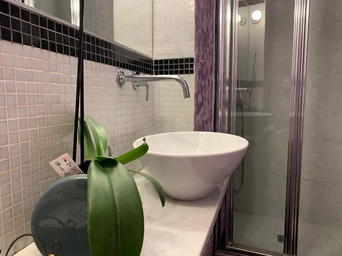 Small Mezzanine Apartment Colosseo Roma